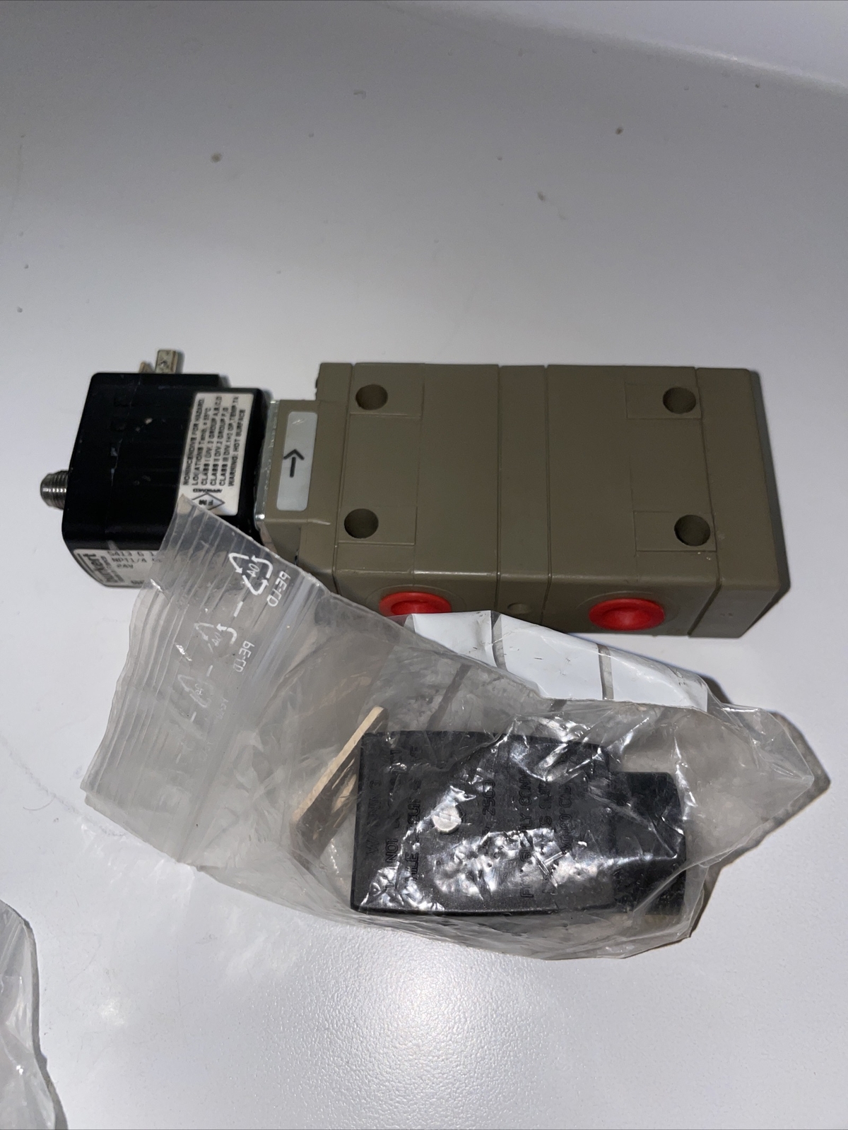 New 1pc BURKERT 5413 G 6.0 NBR PA NPT 1/4 PN1-10bar 24V DC 2W 00562239