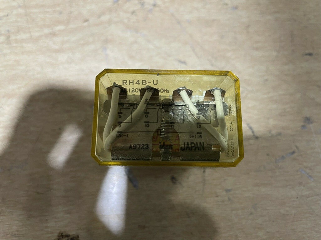 IDEC RH4B-U RELAY 120VAC B169