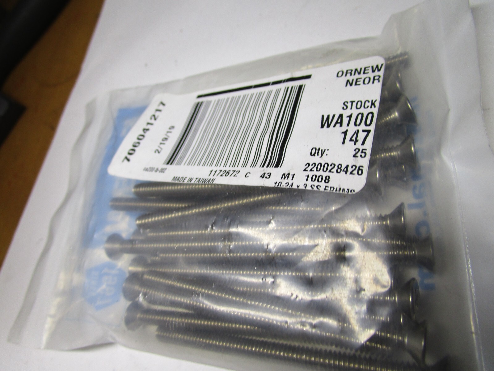 #10-24 x 3″ Phillips Flat Head Grade 18-8 Stainless Steel Machine Screw QTY 25