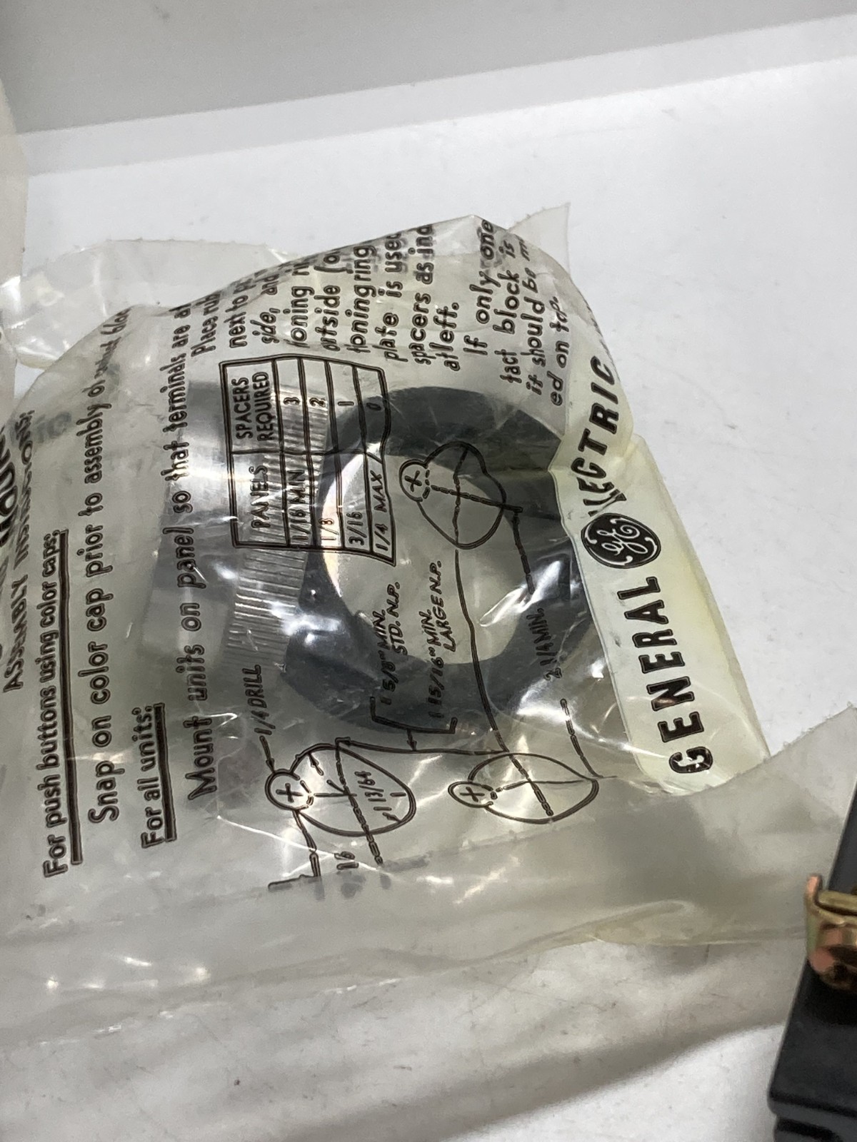 GE CR2940UK203B PUSHBUTTON BLACK 2NO/2NC 600VAC NIB