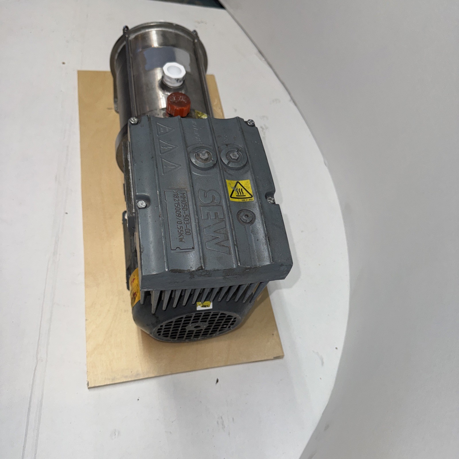 SEW DT80K-F4/MM05/BW1 F5.148.1055/01 Motor Pump 3ph 0.55kw 280-1400RPM 380-500V