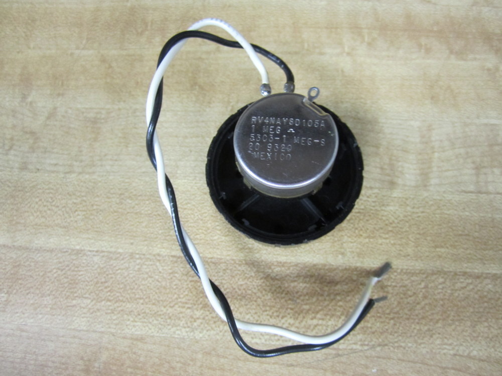 Clarostat RV4NAYSD105A Rotary Potentiometer 53C3-1 1-MEG-S With Knob/Dial
