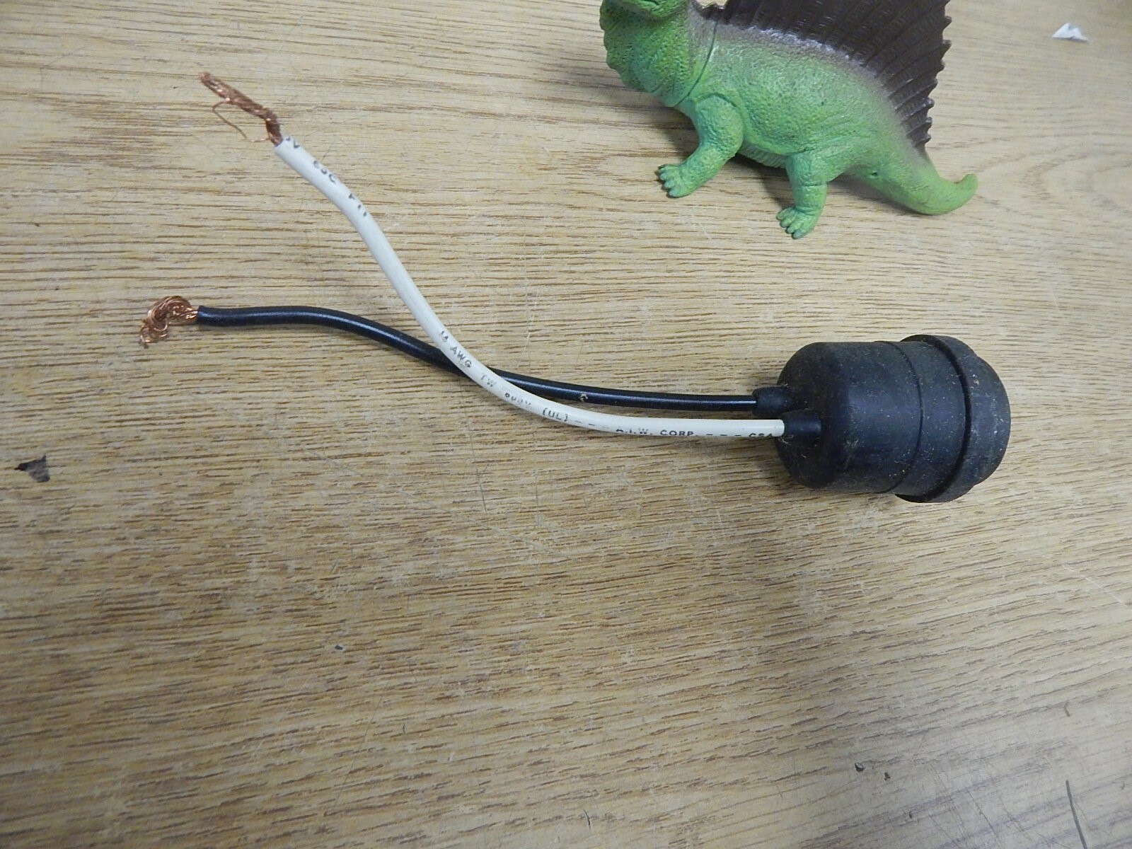 Leviton 001/630/R00-55 Light Socket/Holder *FREE SHIPPING*