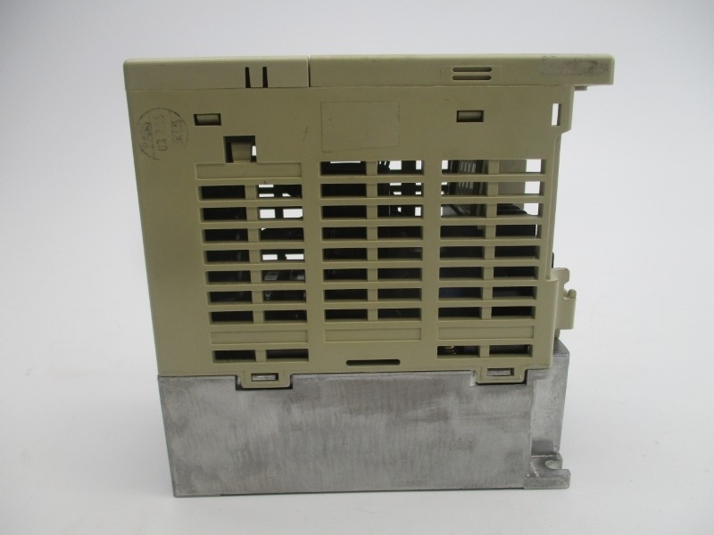 YASKAWA CIMR-V7CCB0P4 200-240V 7.4A UNMP