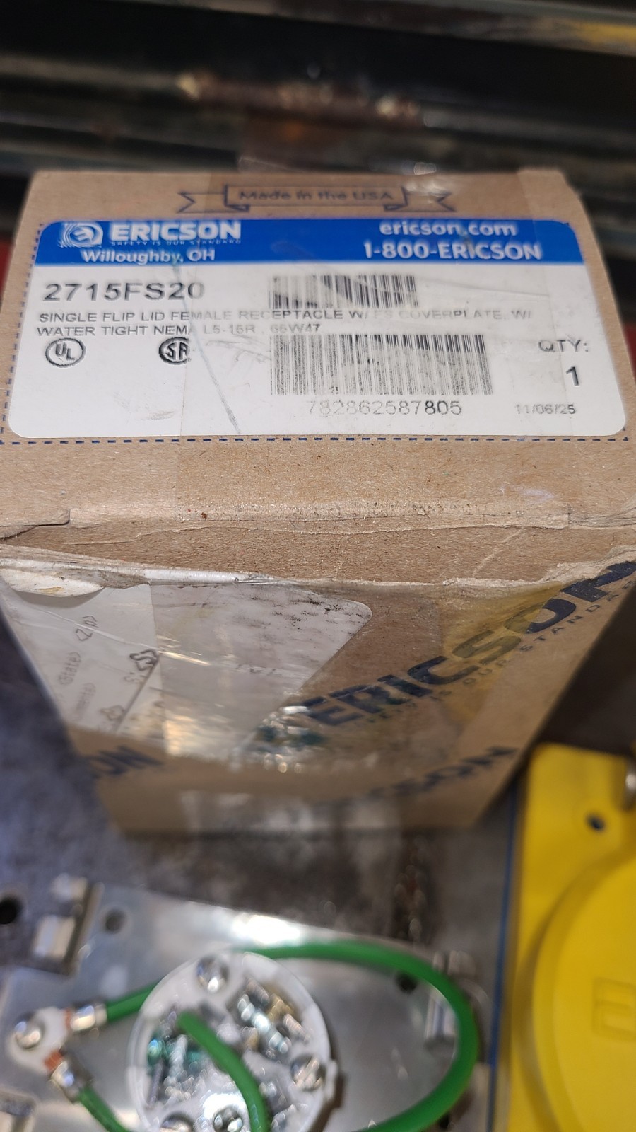 ERICSON 2715FS20 WATERPROOF RECEPTACLE W/ COVER(B225) New Old Stock