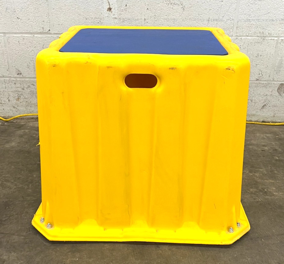 PREMIER PLASTICS POLYETHYLENE 2 STEP STOOL OAD LENGTH 21″ WIDTH 34″ HEIGHT 20″