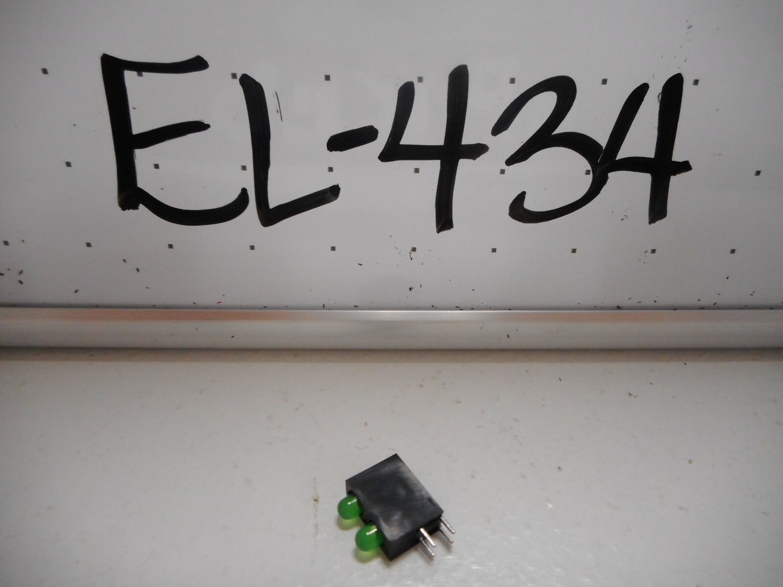 LOT OF 100 NOS 109-314-01-24 MARL LED PCB MOUNTED RIGHT ANGLE 665-012-001