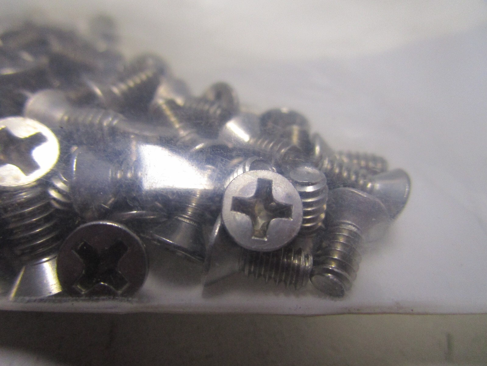#6-32 x 5/16″ Phillips Flat Head 18-8 Stainless Steel Machine Screw QTY 100
