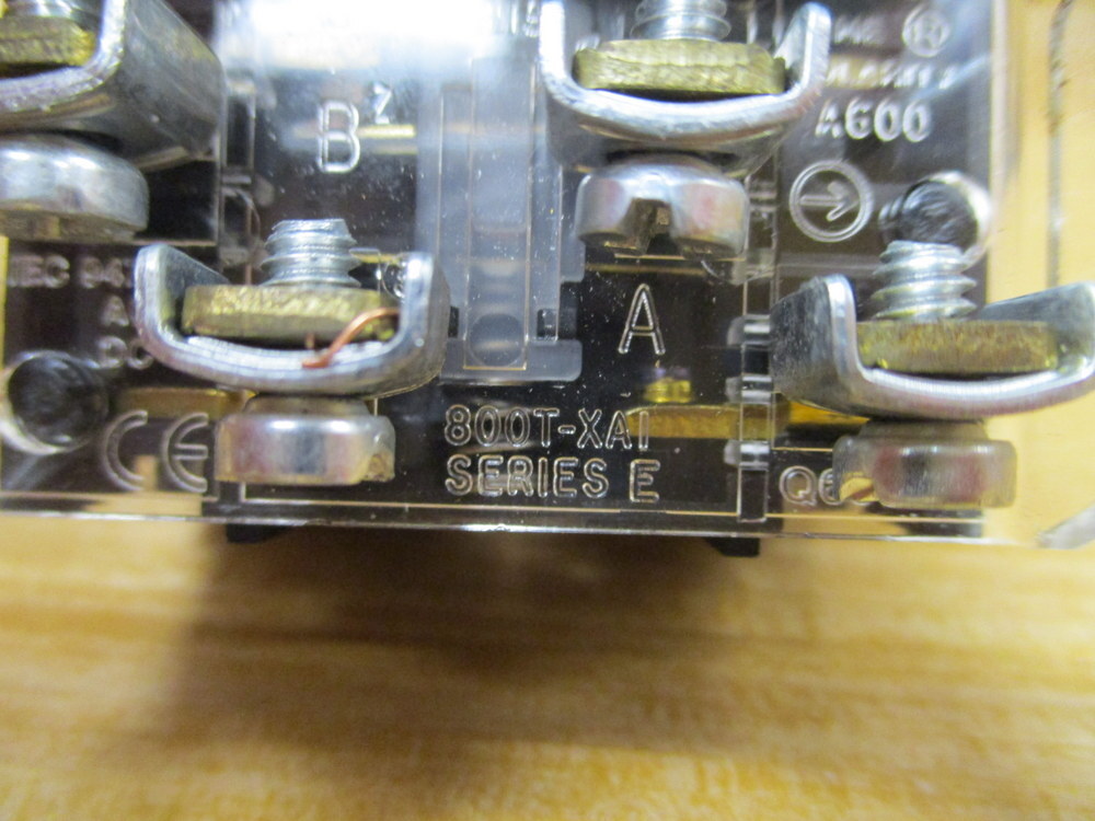 Allen Bradley 800T-FXQH24RA1 Push Button W/ 800T-XA1/800T-Blank