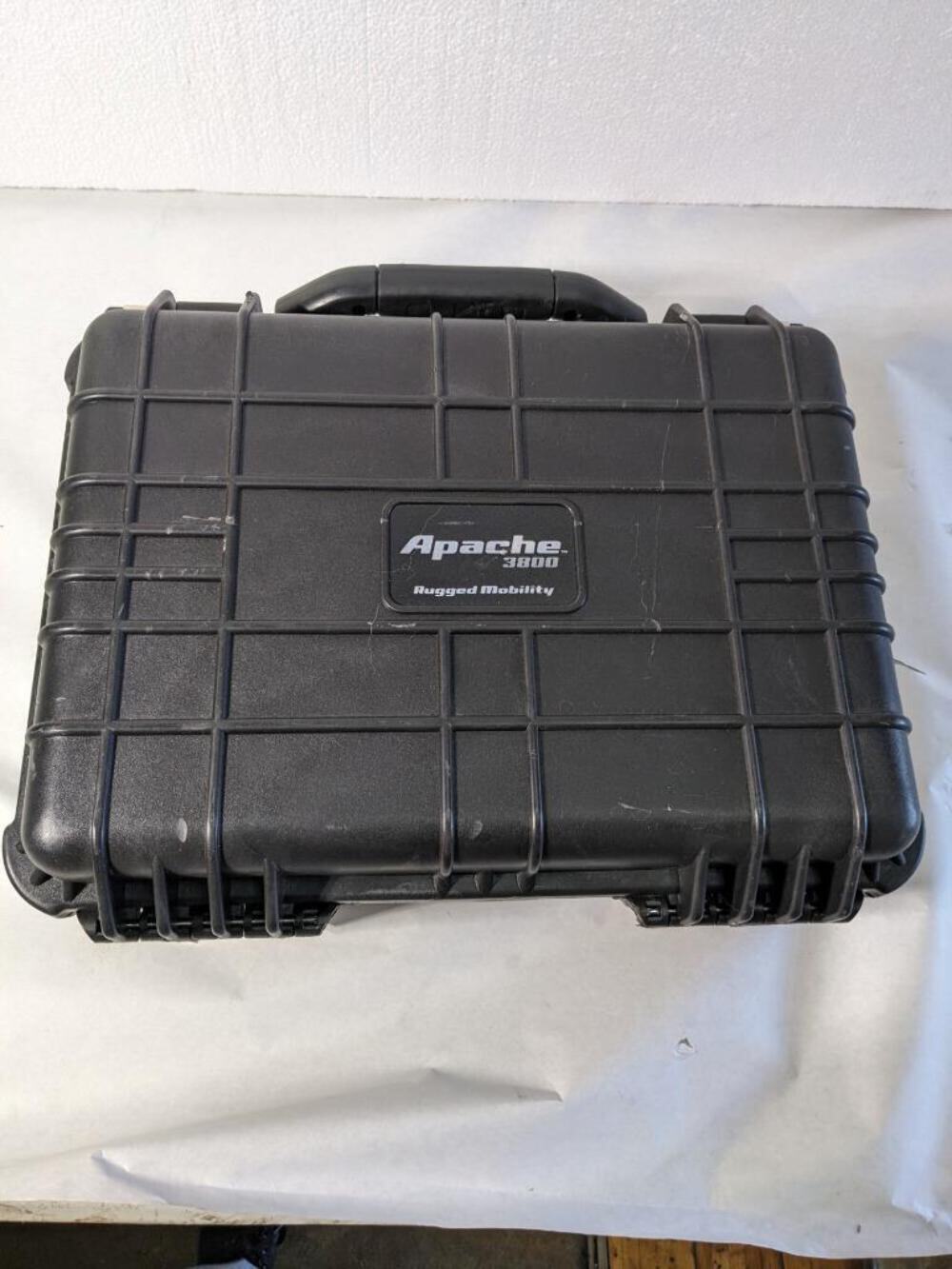 KHS PNEUMATIC CYLINDER 65175533S001 W/ APACHE 3800 CASE 8.39 X 5.6 X 3.25″ R35