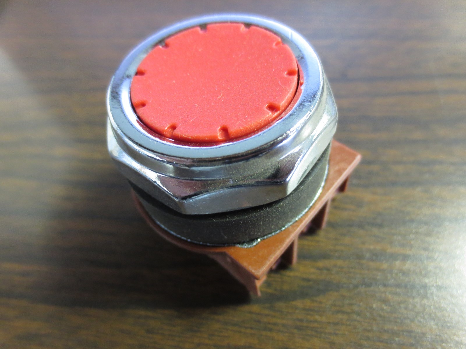 SIEMENS 3SB03-PFR 30mm FLUSH-HEAD RED PUSH BUTTON – NEW SURPLUS