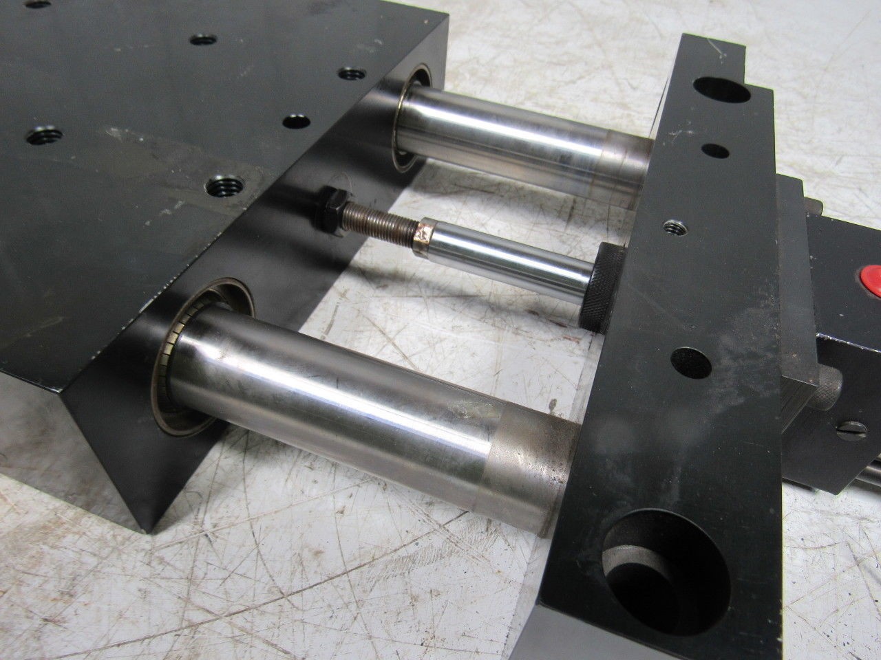 PHD BS101X4D206 Pneumatic Linear Slide 10″x10″x2-3/4″ 4″ Stroke 150 PSI Max.