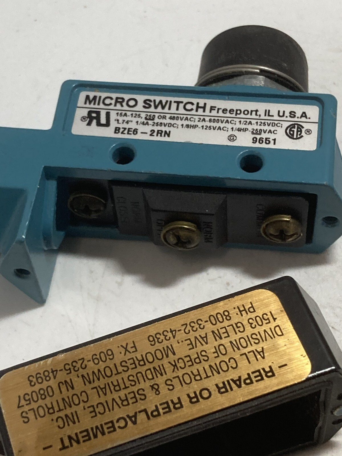 HONEYWELL BZE6-2RN LIMIT SWITCH PLUNGER 15A 125-480VAC 2A 600VAC NIB