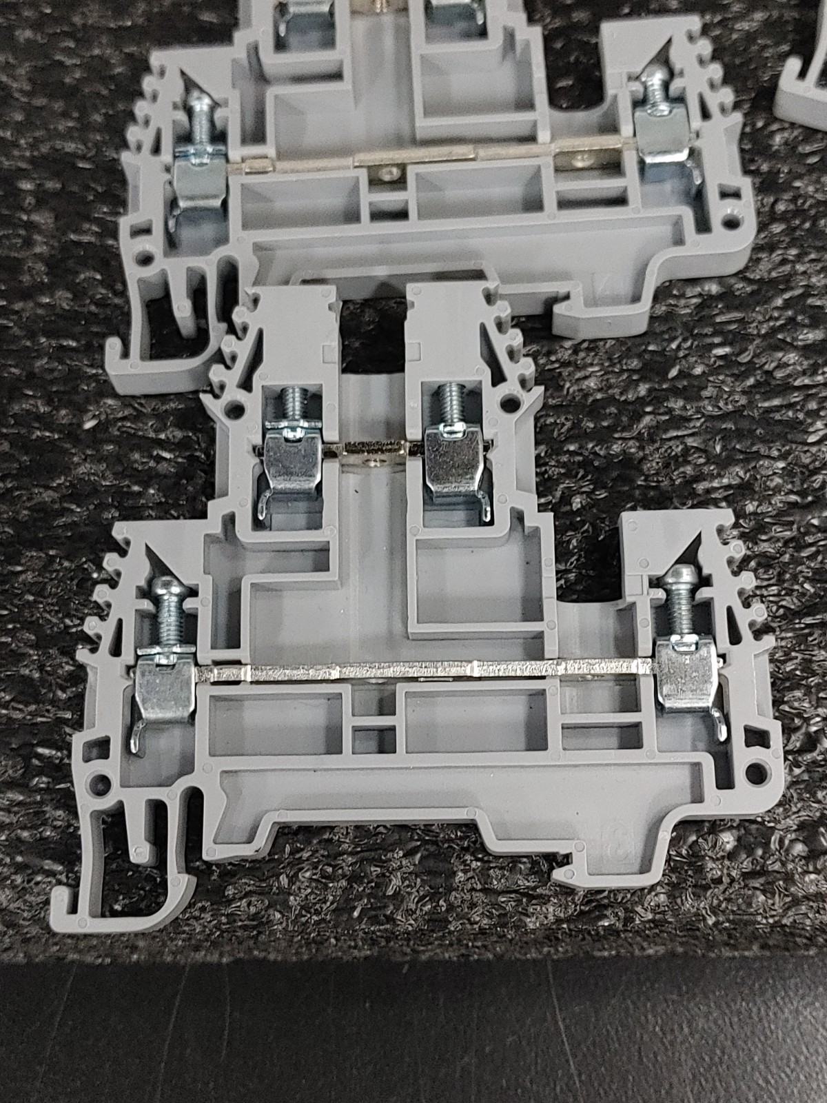Lot of 15 KONNECT IT KN-D12 Grey 300V 20A DIN Rail Terminal Block