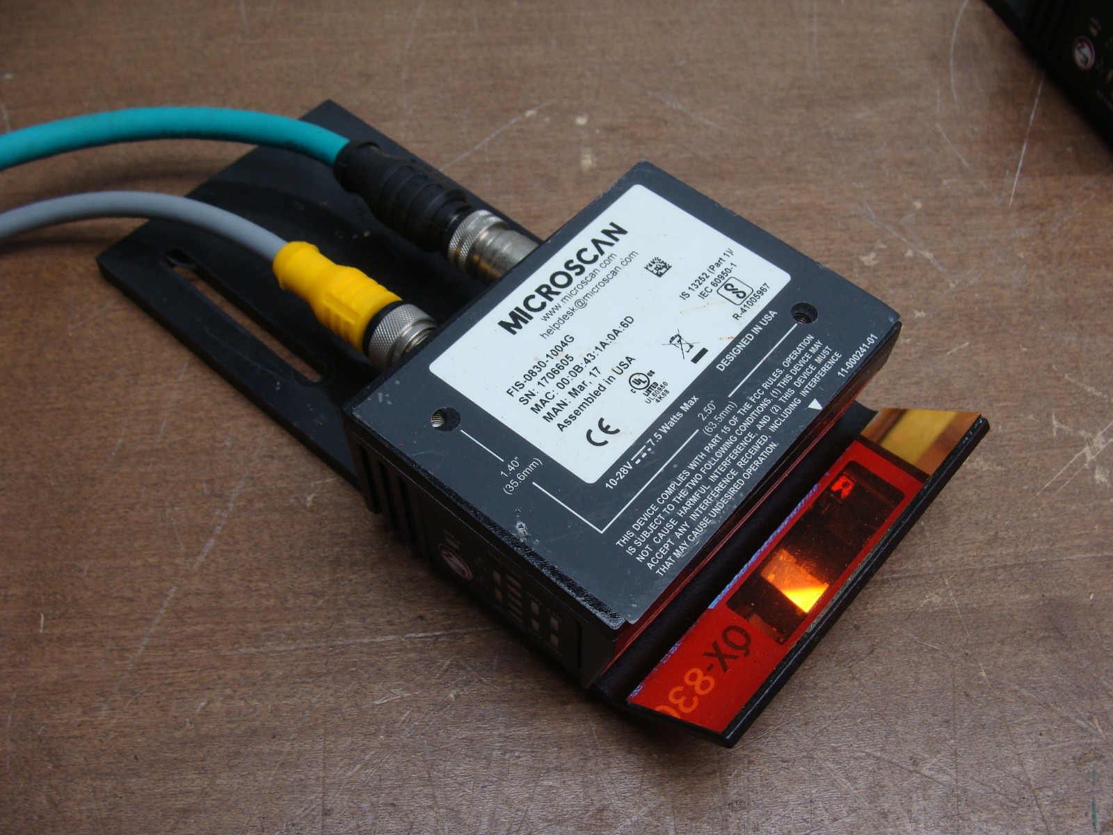 MICROSCAN QX-830 INDUSTRIAL BARCODE SCANNER FIS-0830-1004G W/POSITIONING BRACKET