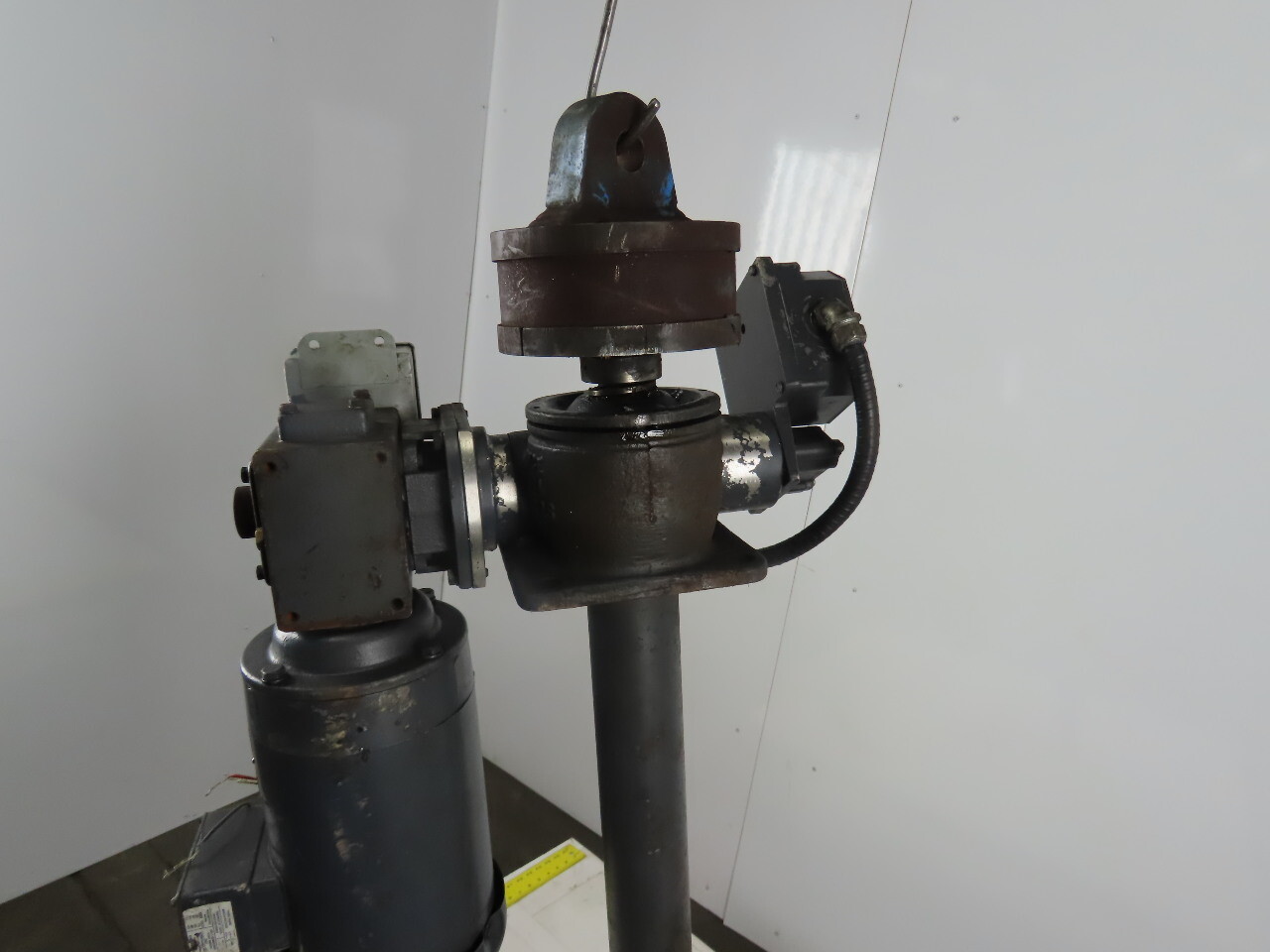 Joyce Dayton 10 Ton 36″ Machine Comdrive Screw Jack W/ 575V 3Ph Motor & Limit