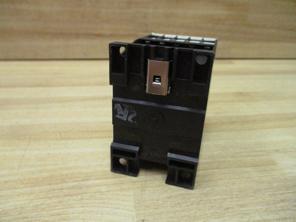 Eaton XTCE012B10A Contactor DILM12-10