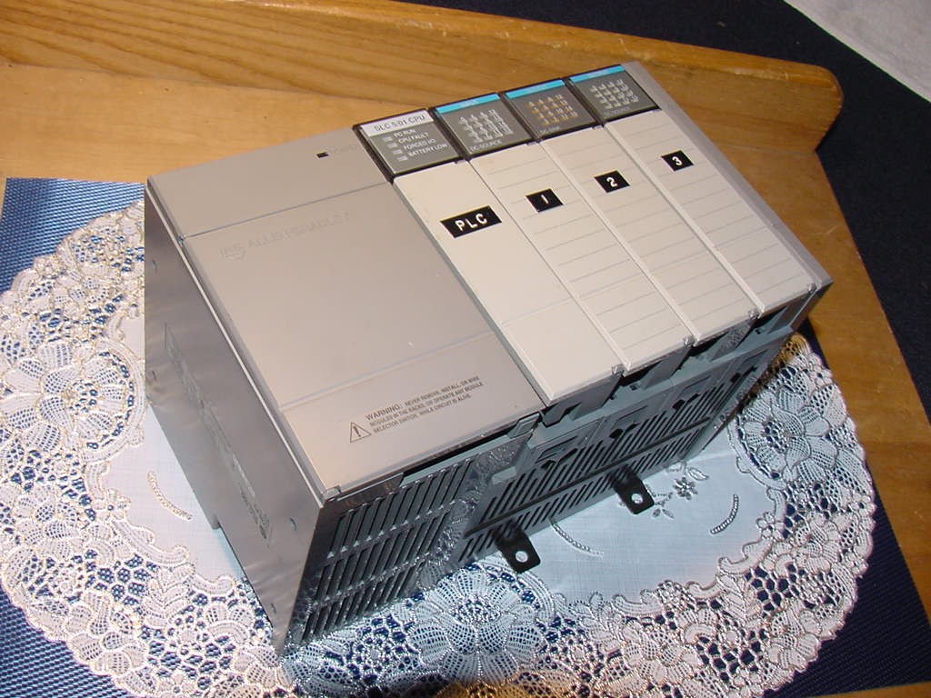Allen Bradley PLC, SLC500 1746-P2, W/ SLC5/01 CPU, (2) DC-Source & DC-Sink Used