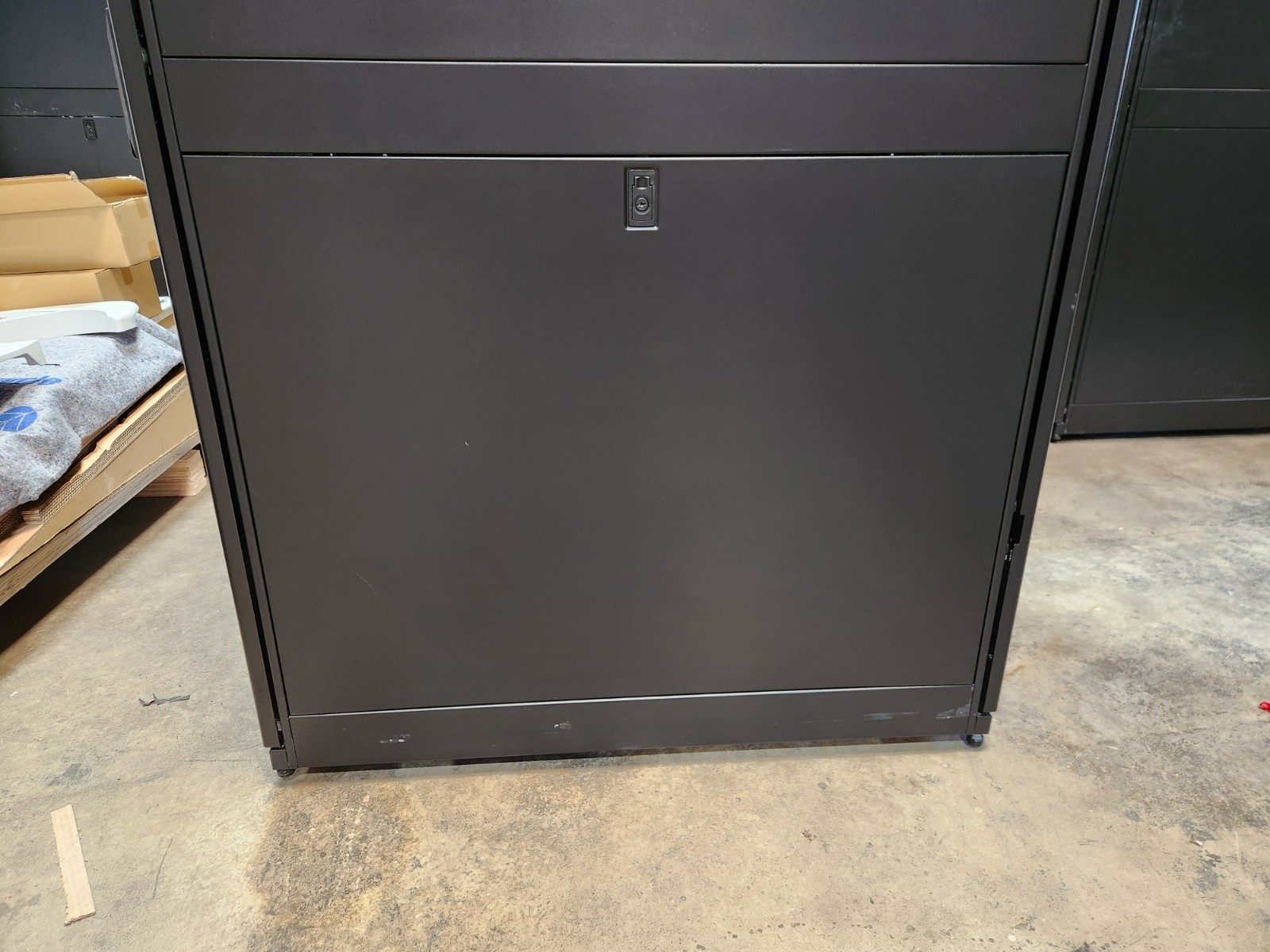 APC Schneider AR3340 NetShelter SX 42U 750mm x 1200mm Server Rack Enclosure