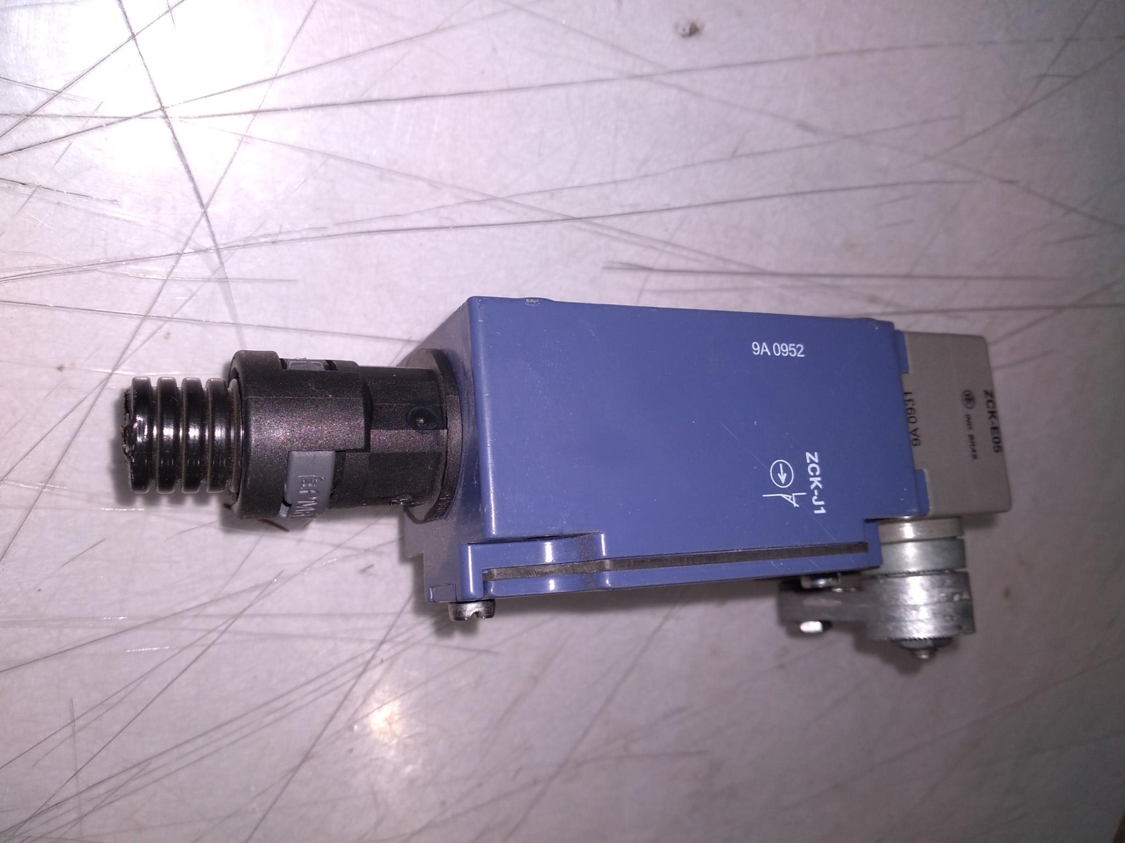 TELEMECANIQUE XCK-J AC 15 240V 3A 6KV