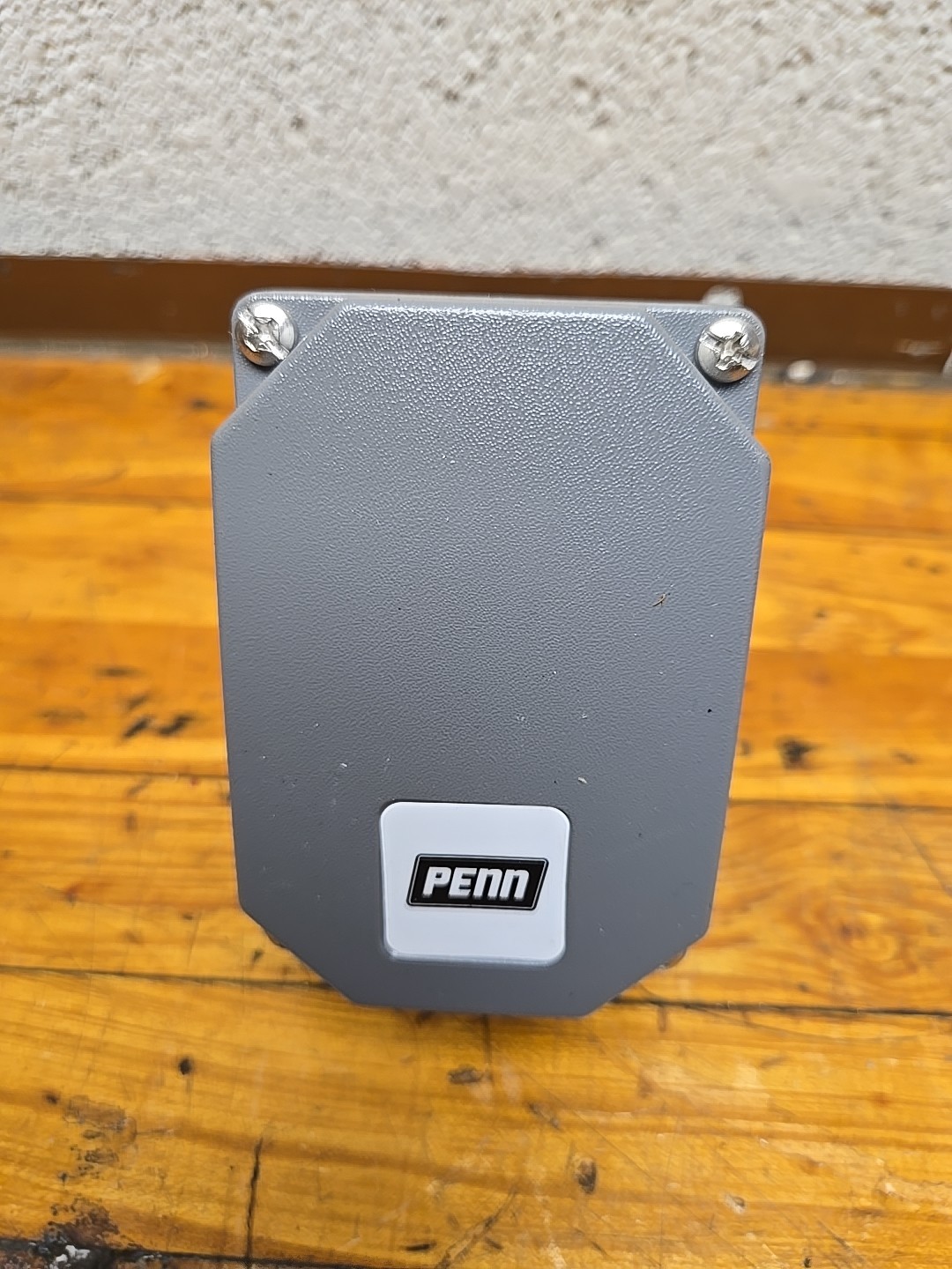 PENN JOHNSON CONTROLS F261KAH-V01 FLOW SWITCH 1″
