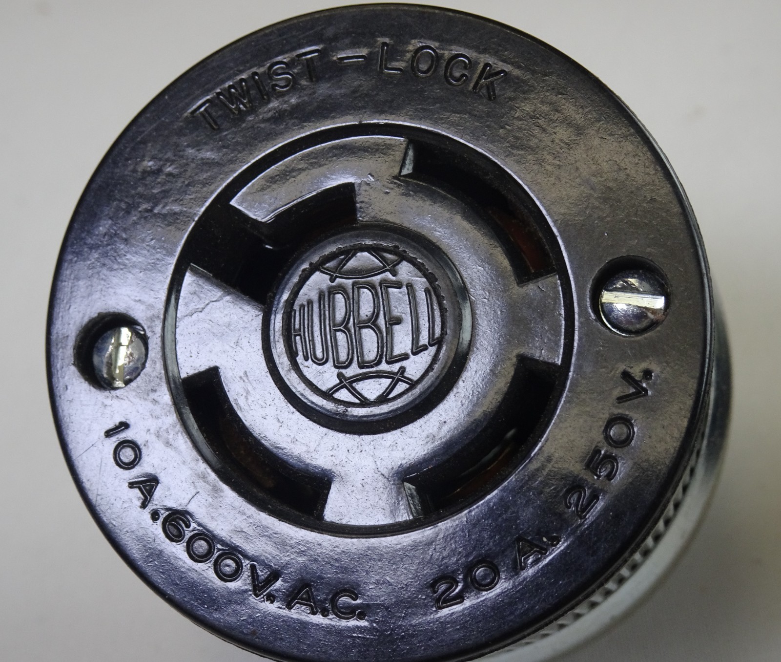 (LOT OF 2) HUBBELL 7413 TWIST-LOCK CONNECTOR BODIES 20/10A 250/600V (417)