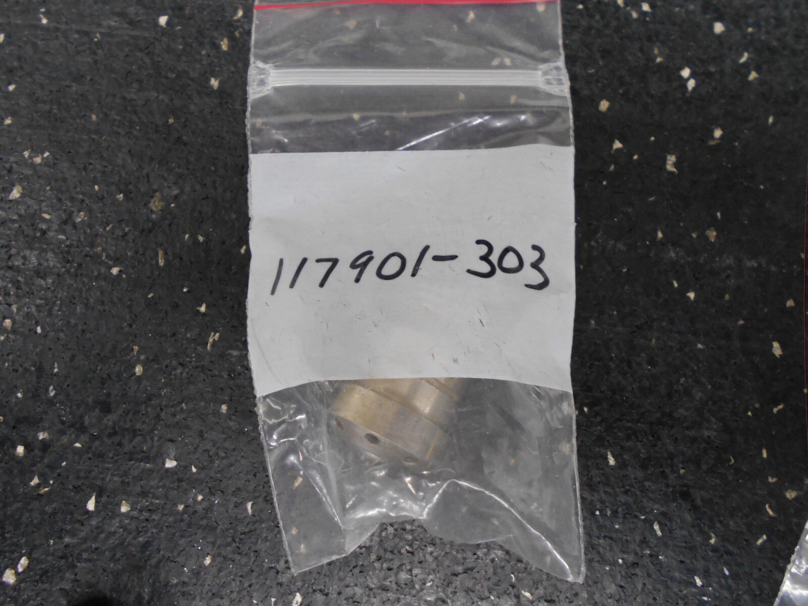 LOT OF 4 12 HOLE NOZZLE HEADS 901-303 (117901-303) 316L 1/4″ NPT