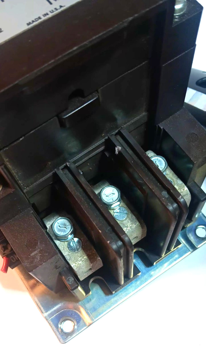 CUTLER HAMMER C10EN3 SER. B1, 3 Pole Contactor 120 Volt Coil