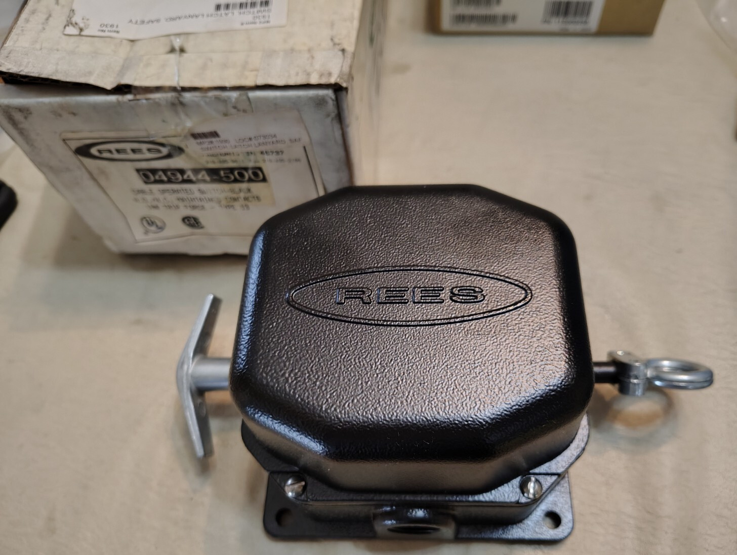 REES 04944-500 CABLE OPERATOR SWITCH 04944500 – NIB