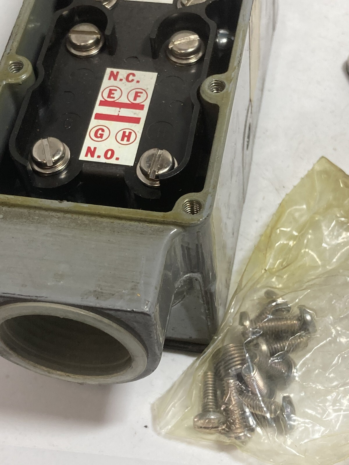 NAMCO 700-20926 LIMIT SWITCH SNAP ACTION 2 POLE 2NO/2NC DPDT NNB