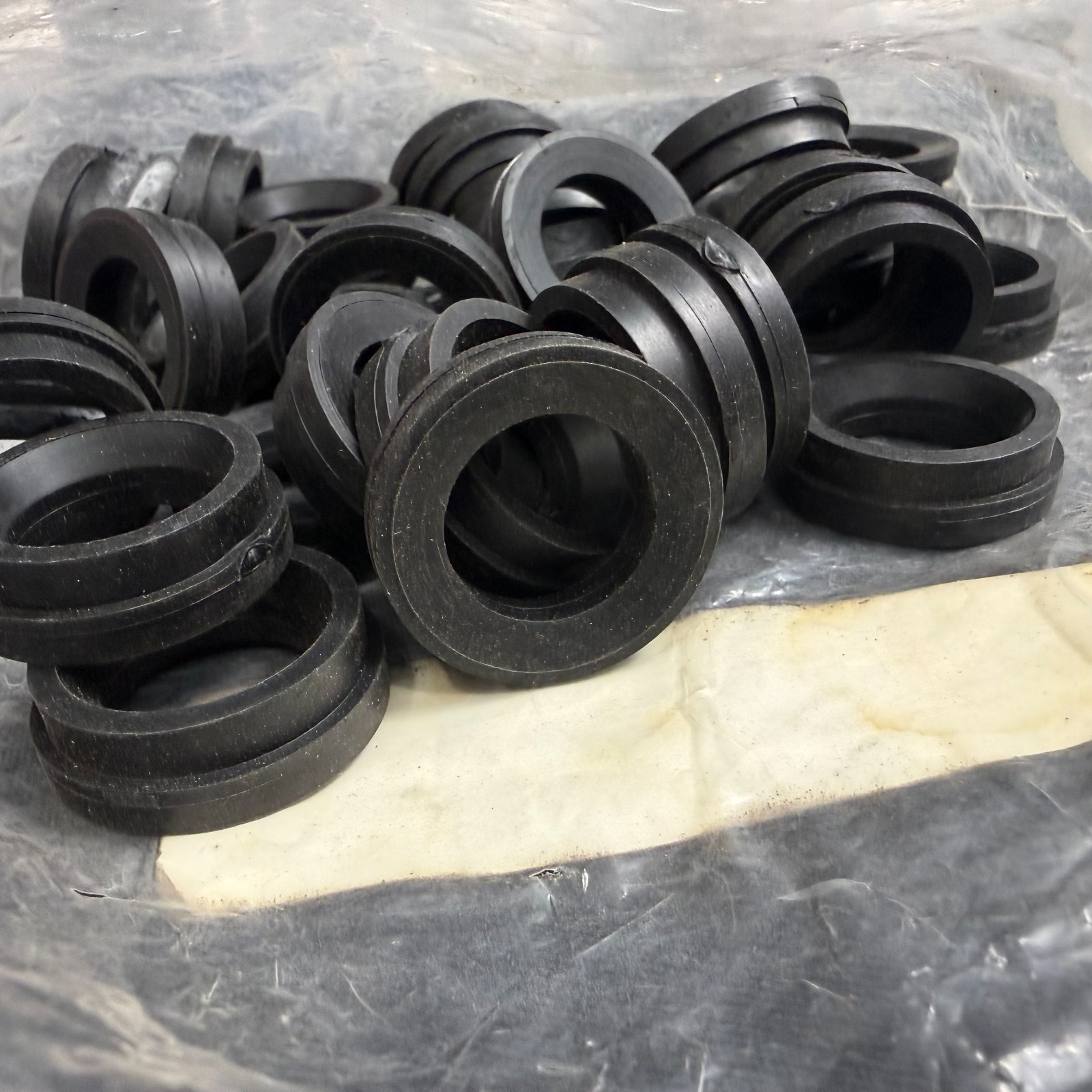 10pc Universal Packaging ULM-27-UA Black Stepped Rubber Valve Seal NOS NIB