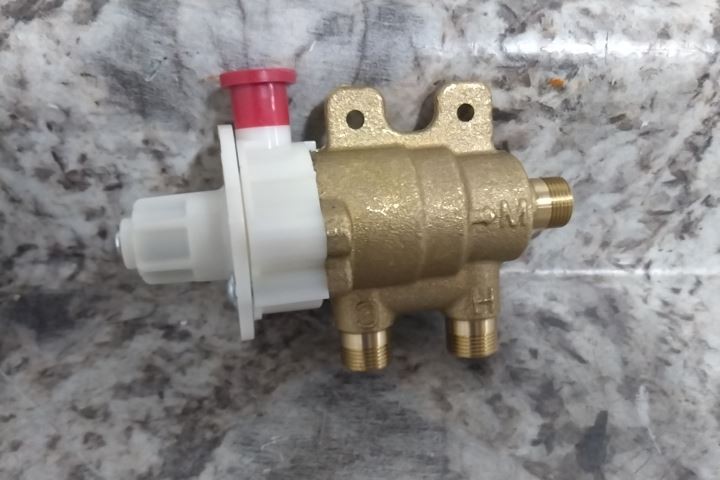 Chicago Faucets 131-CFMAB 3/8 In Inlet/Outlet Thermostatic Mixing Valve