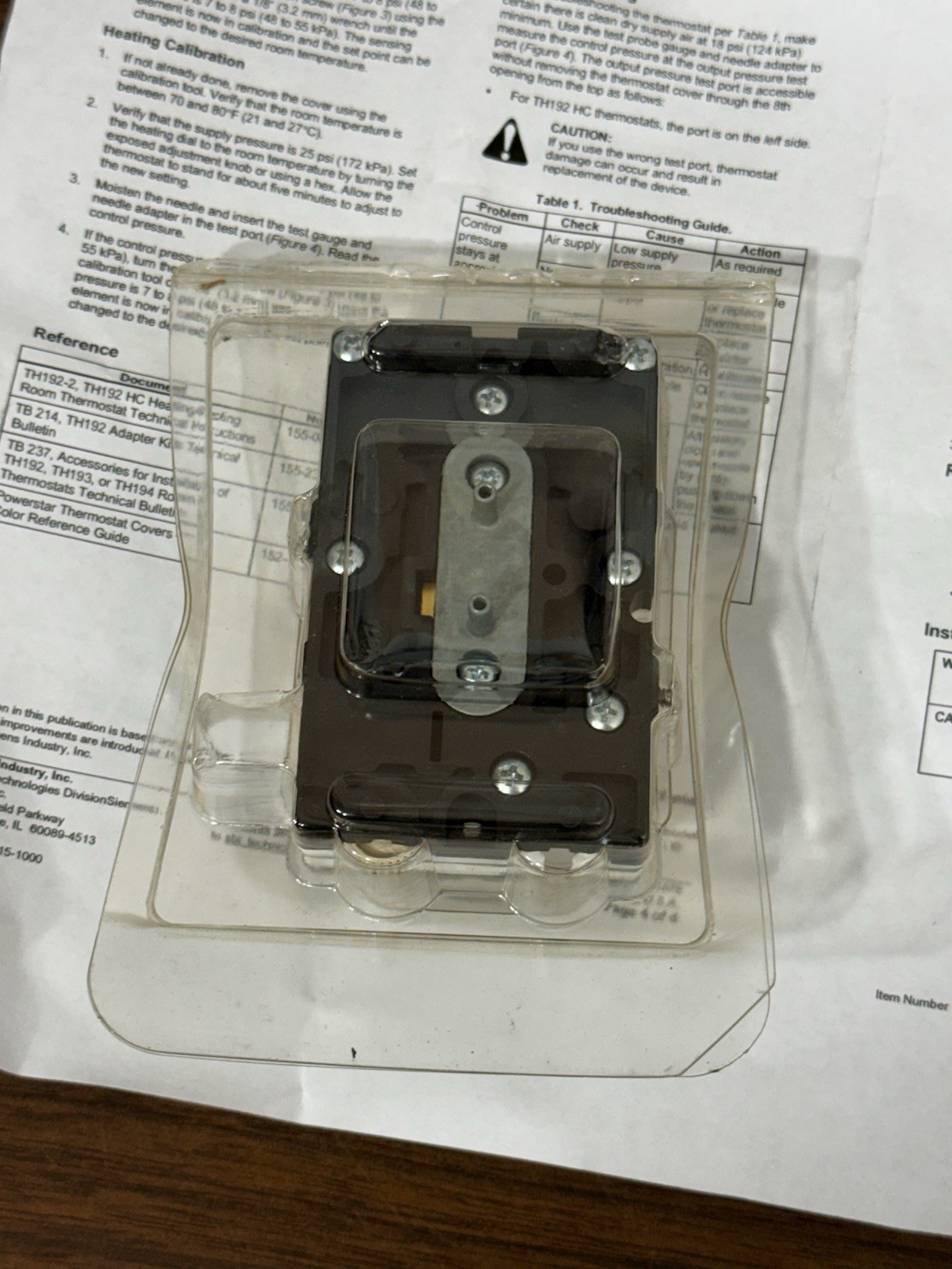 2X – Siemens 192-208 Pneumatic Thermostat, Dual Temperature, Heating And Cooling