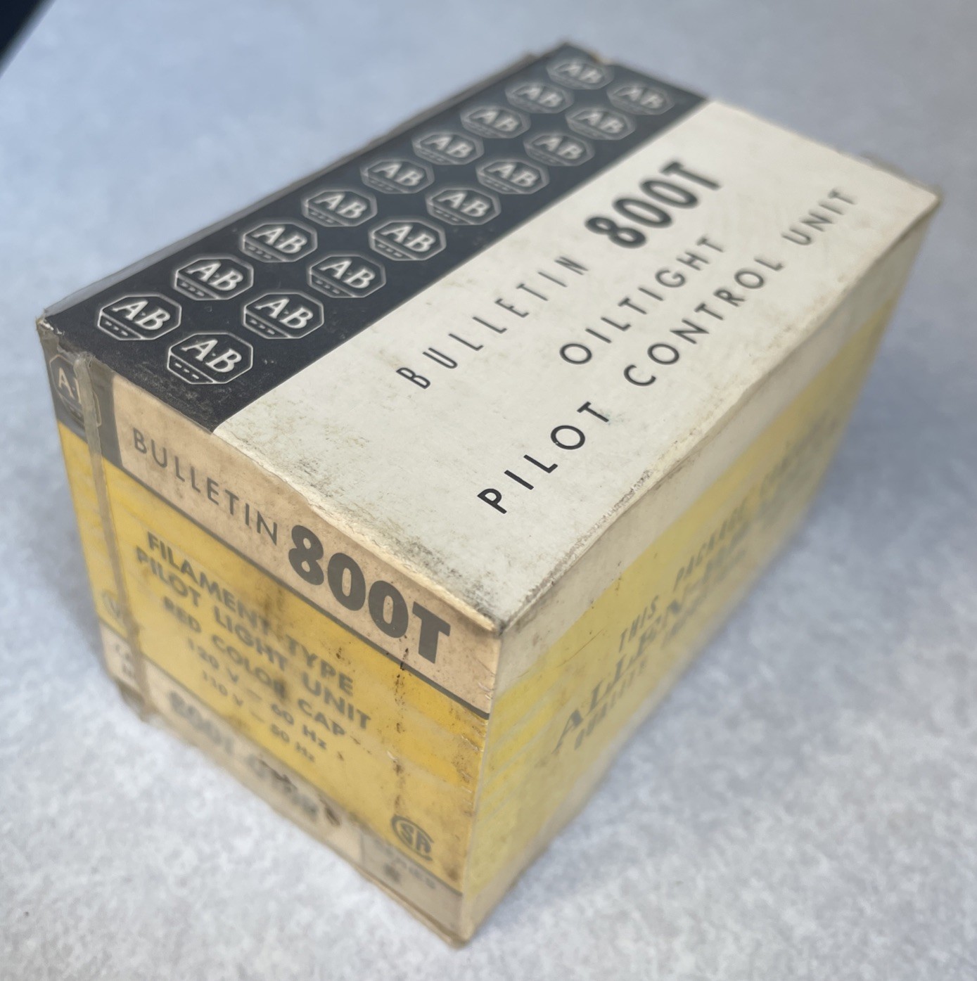 NEW – Allen Bradley 800T-Q10R Filament Type Pilot Light Unit w/ Red Color Cap