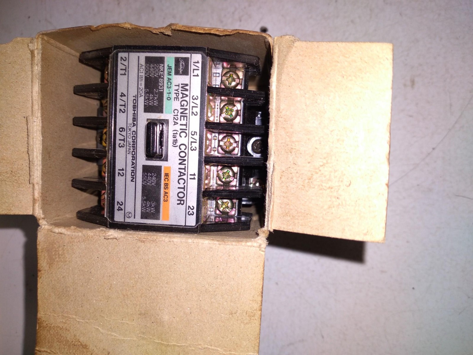 TOSHIBA JEM AC3-1-0 MAGNETIC CONTACTOR C12A 220-550V 2.7-5.4KW 110 vac