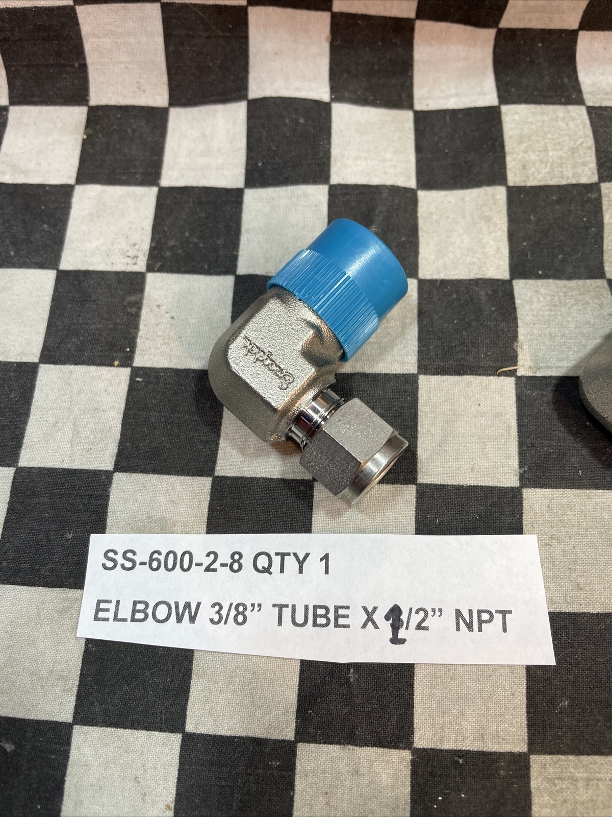 SWAGELOK SS-600-2-8, SS-600-2-4, SS-600-2-6 , ELBOW 3/8″ TUBE, LOT OF 7#1637F8