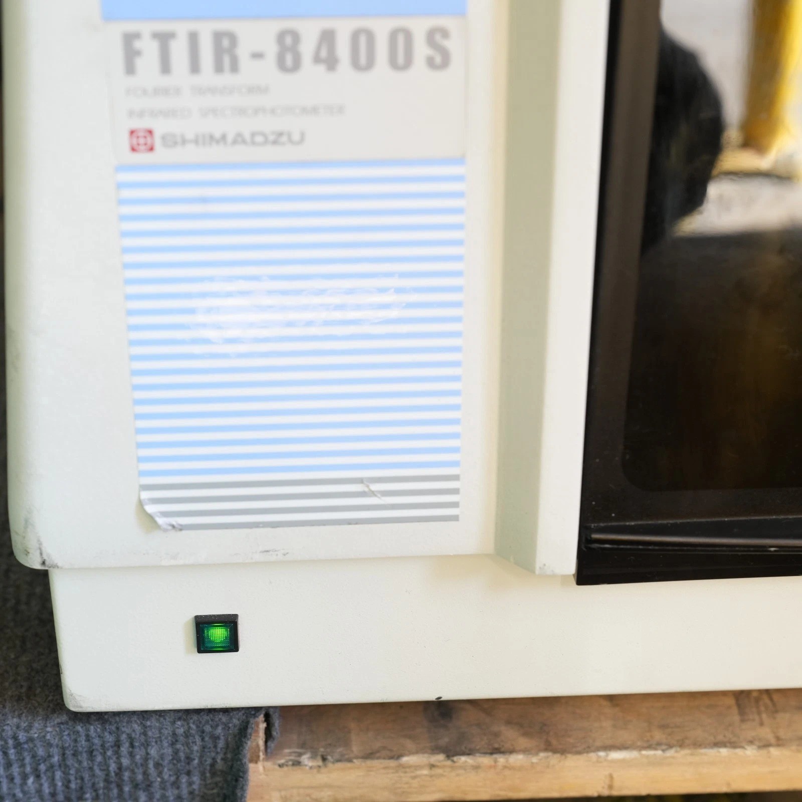 Shimadzu FTIR-8400S Fourier Transform Infrared Spectrophotometer T12-WH