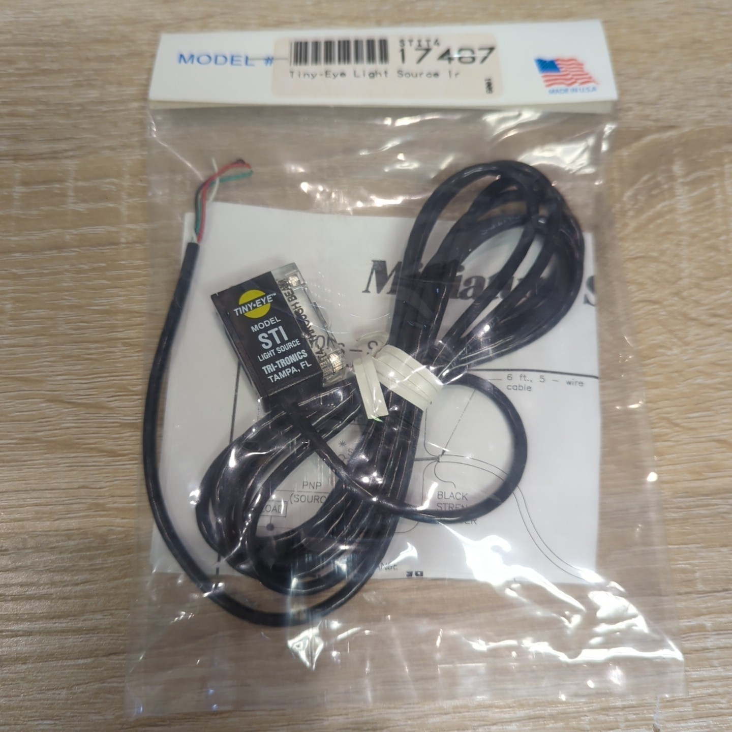 NEW TRI TRONICS STIT4 TINY EYE LIGHT SOURCE 10/30VDC