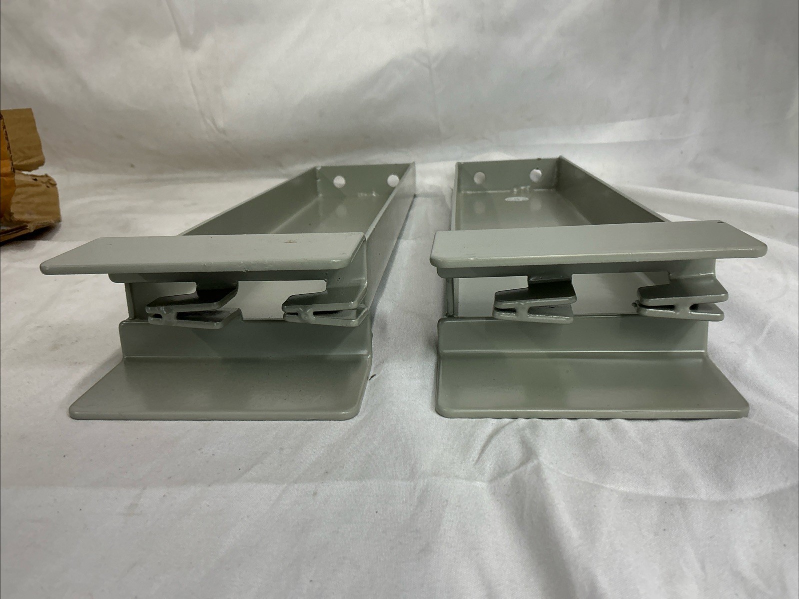 Global Industrial 15″ Wall Bracket Kit for Tire Rack 795CP8