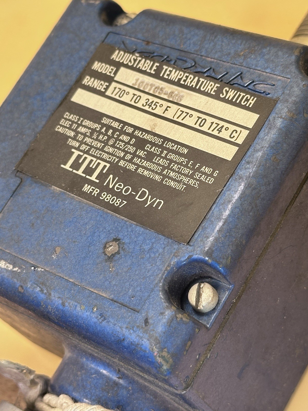 ITT NEO-DYN 100TC5-6C6 ADJUSTABLE TEMPERATURE SWITCH 170-345F 125/250V-AC
