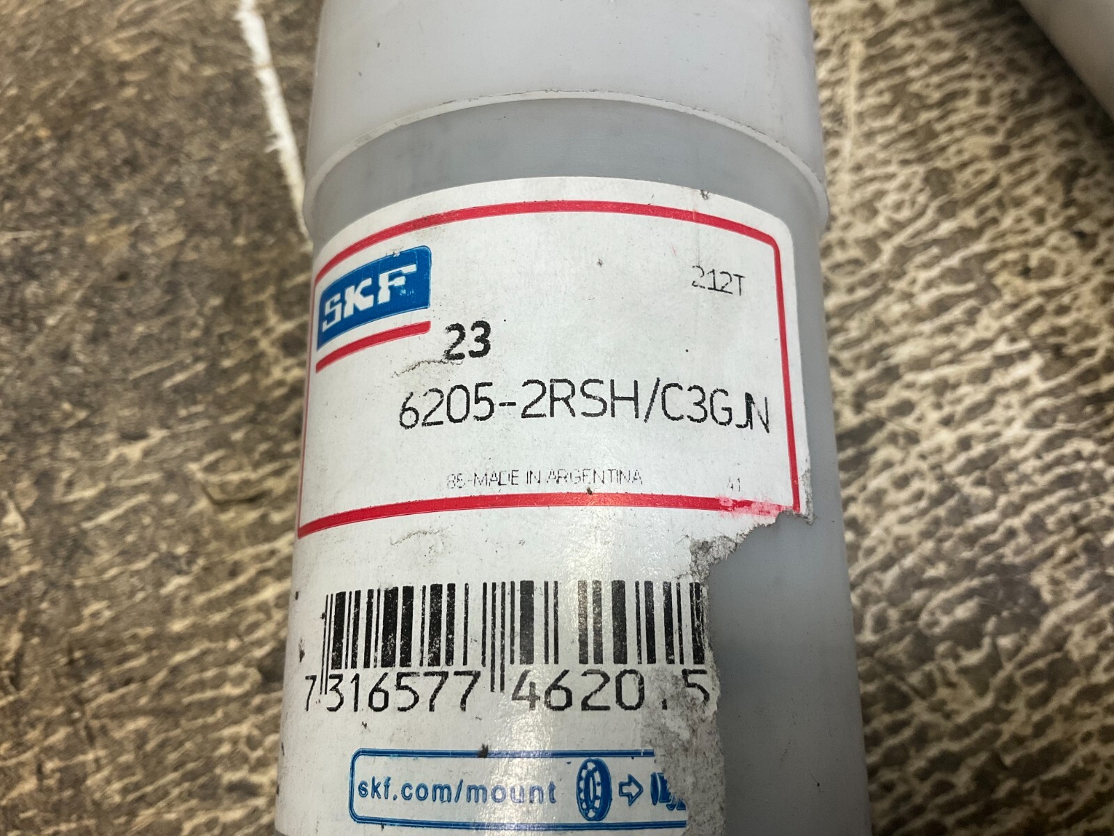 SKF 6205-2RSH/C3GJN Roller Bearing 62052RSHC3GJN New (TSC)