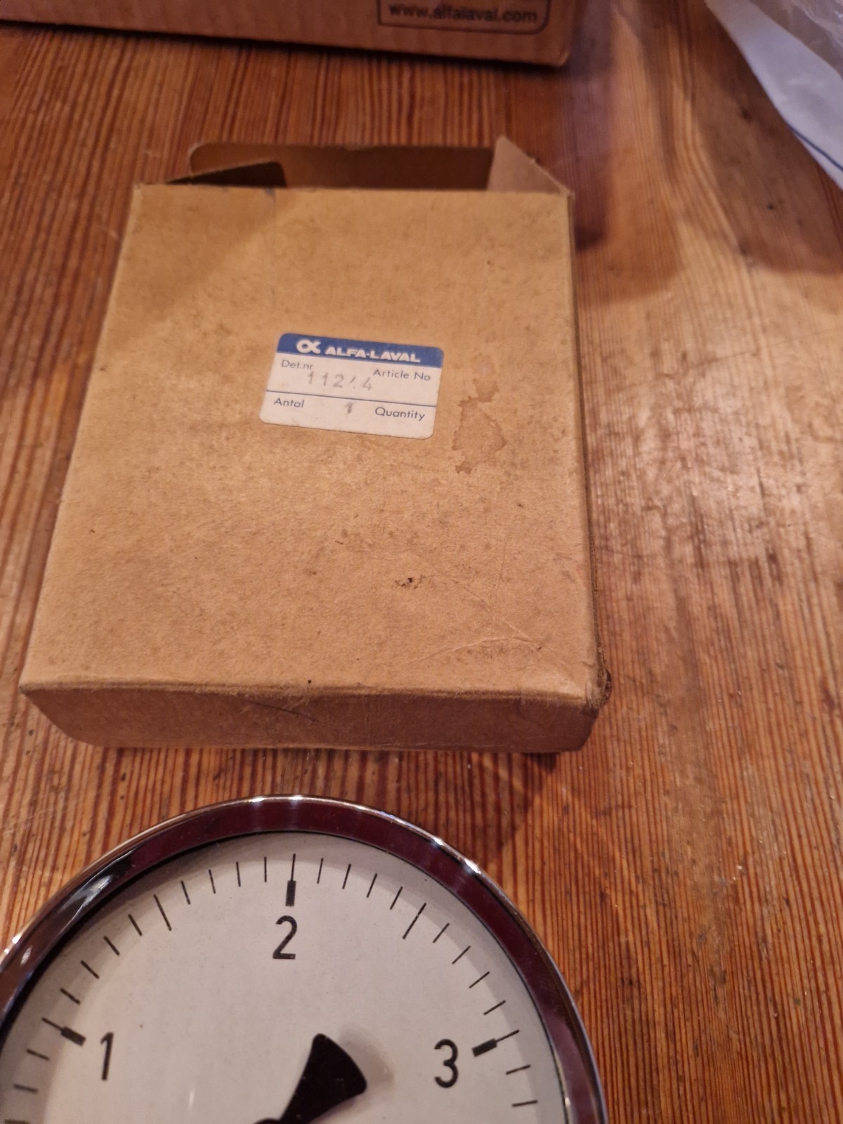 Alfa Laval pressure gauge 0-4 bar, 11244, new in open box.