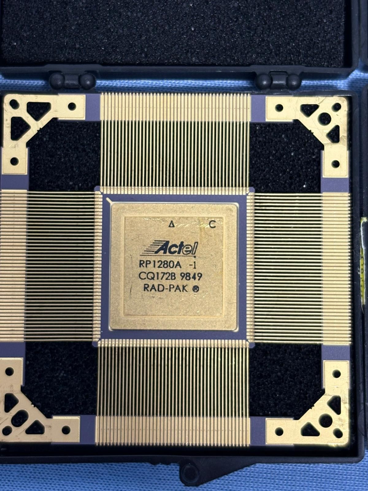 *LOT OF 3* ACTEL Corporation RAD-PAK FPGA IC Chip Part RP1280A-1CQ172B w/ Cases