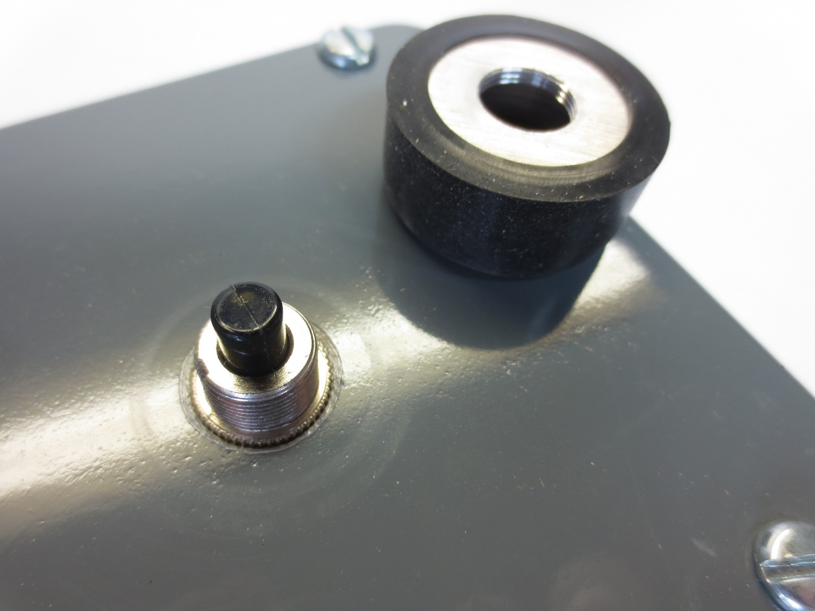 GLEASON-AVERY 1BX ONE-BUTTON CONTROL, MOMENTARY CONTACT – 3A 240VAC NEW SURPLUS
