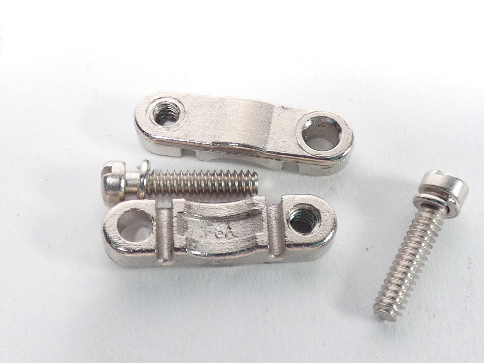 *Lot of 8* Amphenol 97-3057-1007(676) Cable Clamp Connector – NEW Surplus!