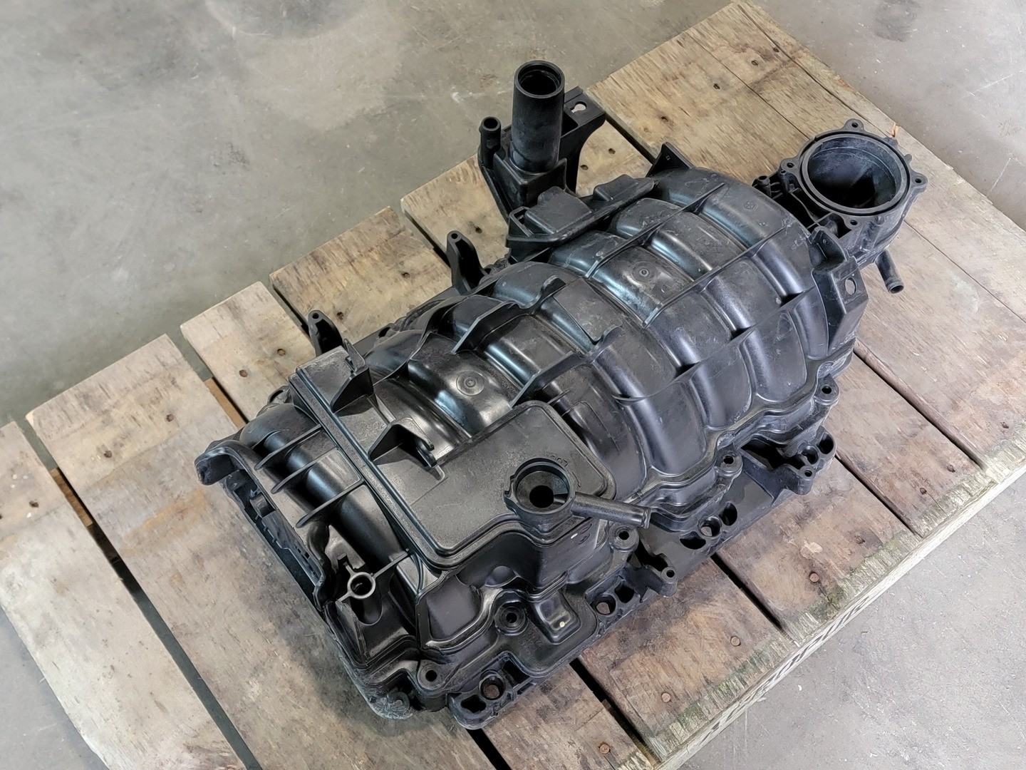 SURPLUS NEW MOPAR 68194114AC Engine Intake Manifold Kit – Transportation