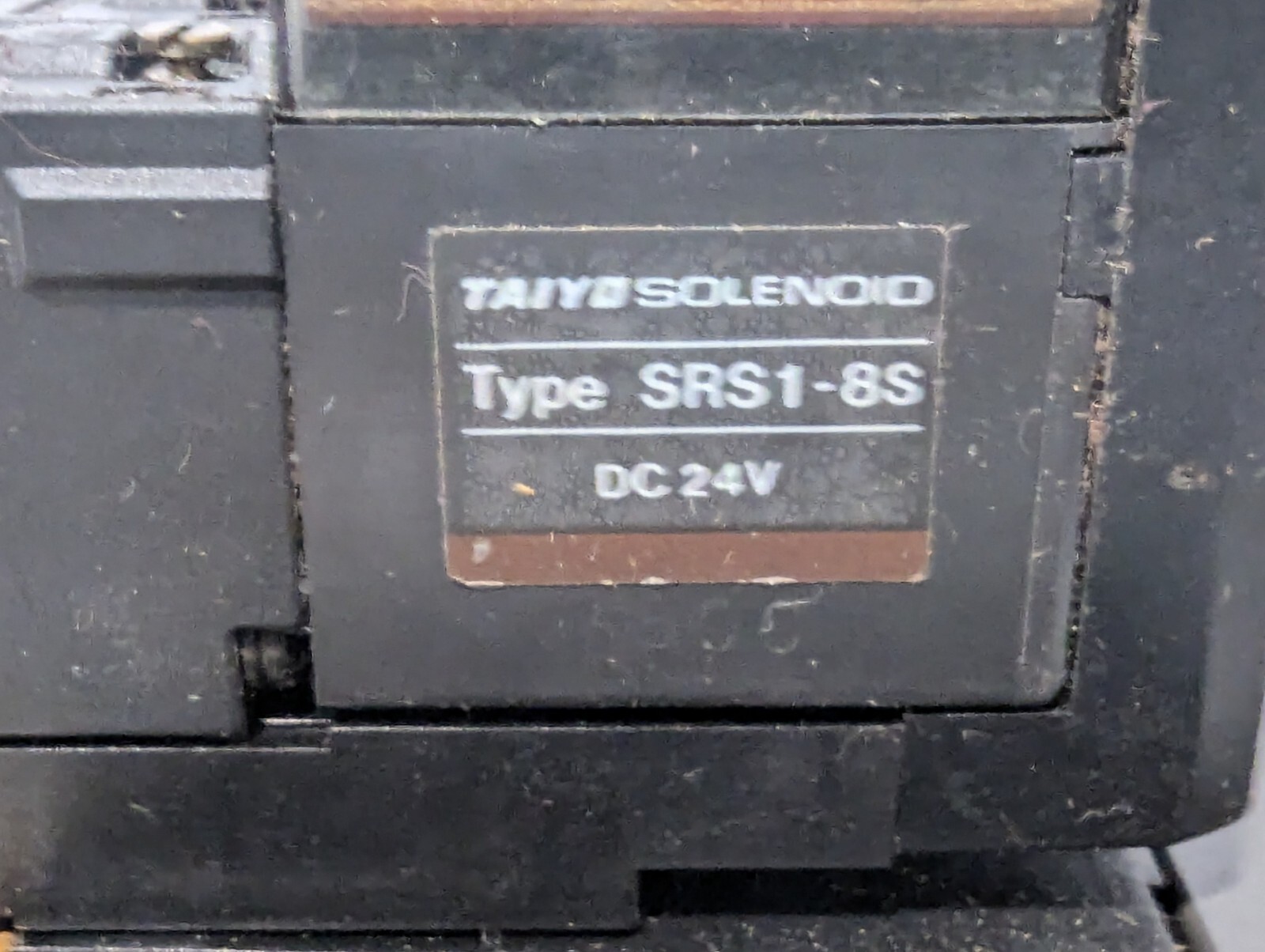 Taiyo Manifold Block w/ 3 SRS1-8S DC24V Solenoid Valves