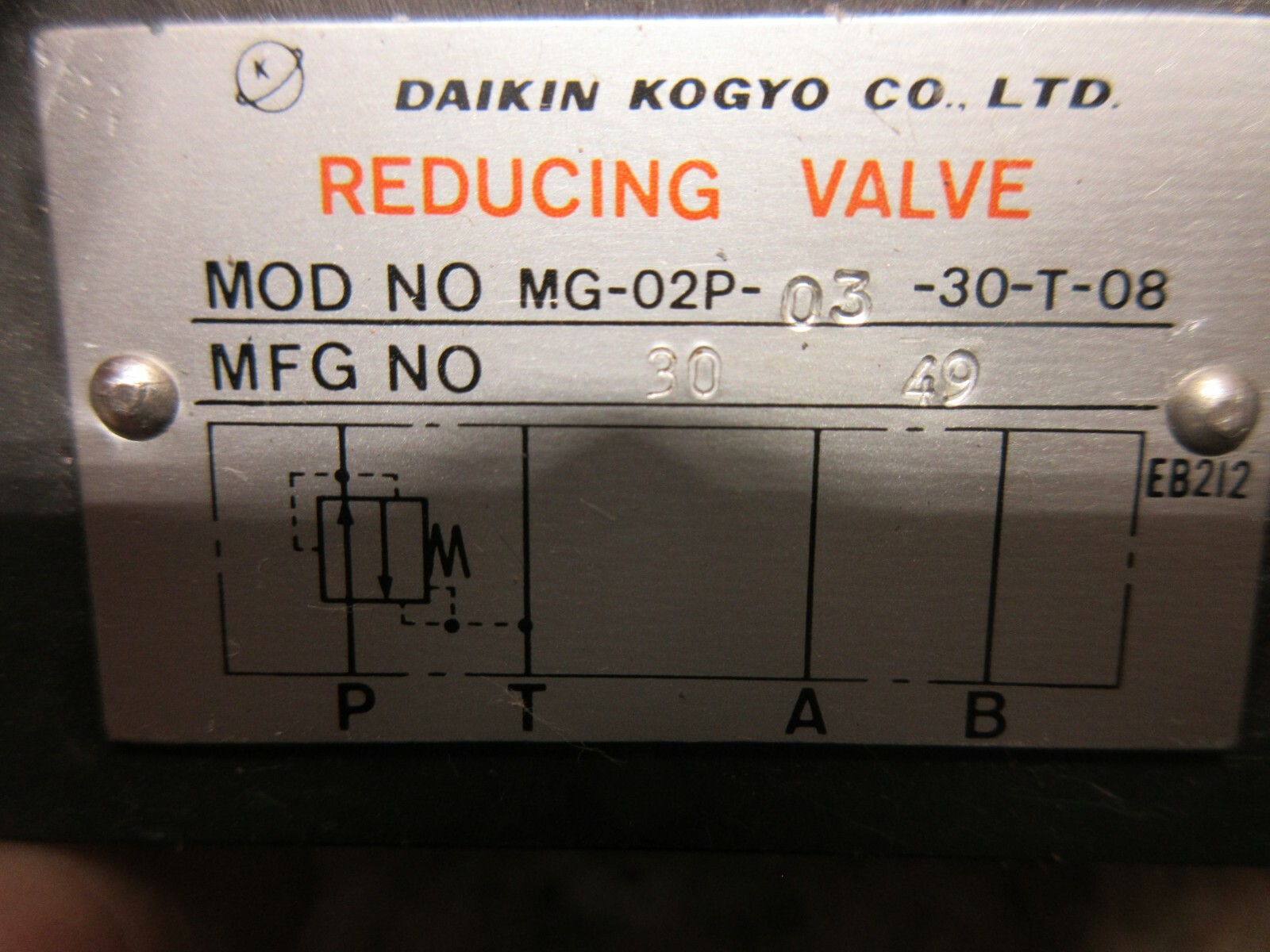 DAIKIN REDUCING VALVE MOD NO MG-02P-03-30-T-08 MFG 30 49 EB212 LOT OF 4 PIECES