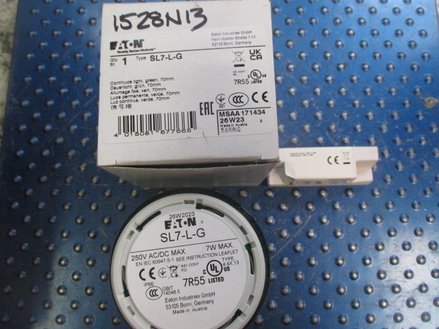 NEW EATON GREEN MODULE WITH BULB SL7-L-G