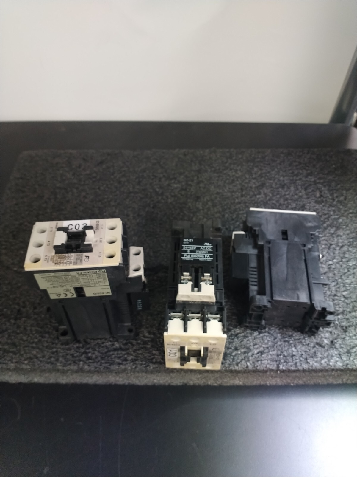 Lot of 4 FUJI Electric SC-E05/G SC-E05 Series IEC Contactor